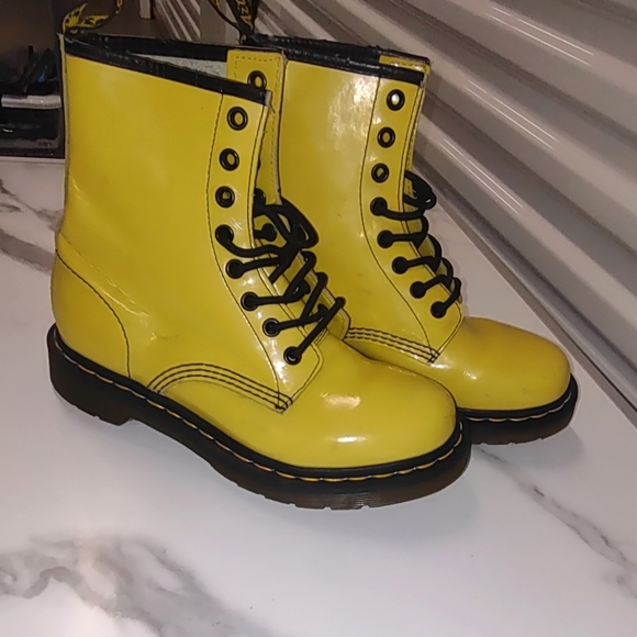 Dr Martens 1460 Patent Yellow Lace Up Combat Boots. Size 7 - Picture 2 of 11